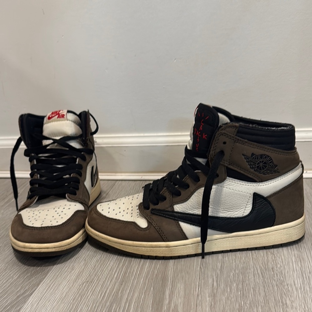 Travis Scott x Nike Air Jordan 1 Retro High OG ‘Mocha’  Men size 9.5